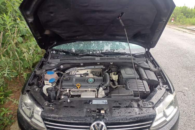 Used Volkswagen Sagitar 2014 1.4TSI Automatic Luxury Model Engine Bay
