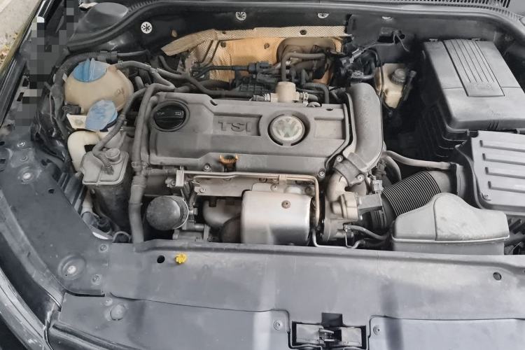 Used Volkswagen Sagitar 2014 1.4TSI Automatic Luxury Model Engine Bay