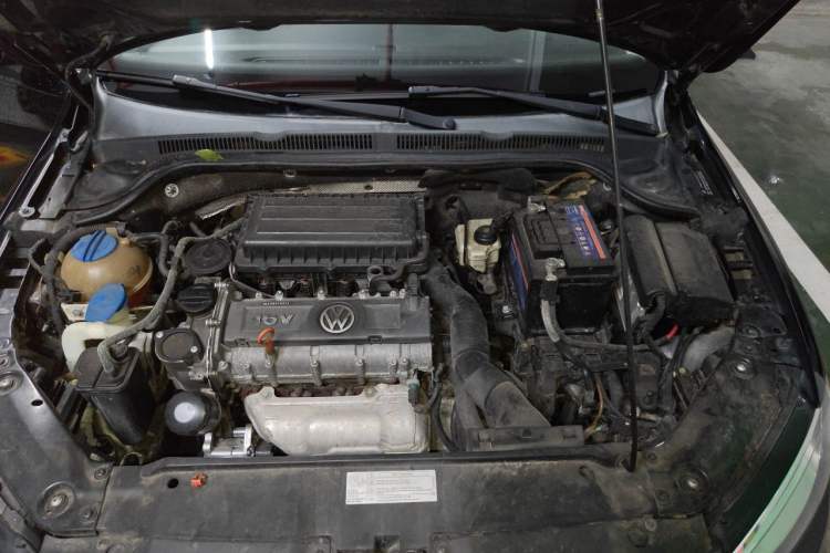 Used Volkswagen Sagitar 2014 1.6L Manual Comfort Model Engine Bay