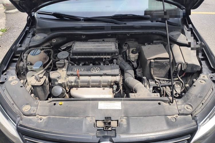 Used Volkswagen Sagitar 2014 1.6L Manual Comfort Model Engine Bay