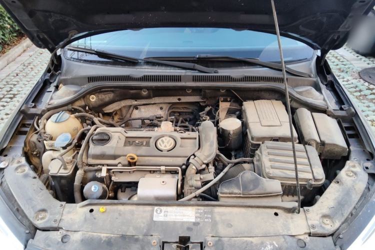Used Volkswagen Sagitar 2014 1.4TSI Automatic Luxury Model Engine Bay