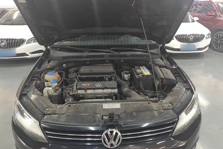 Used Volkswagen Sagitar 2014 1.6L Manual Comfort Model Engine Bay