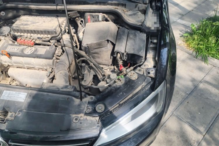 Used Volkswagen Sagitar 2014 1.6L Manual Comfort Model Engine Bay Left
