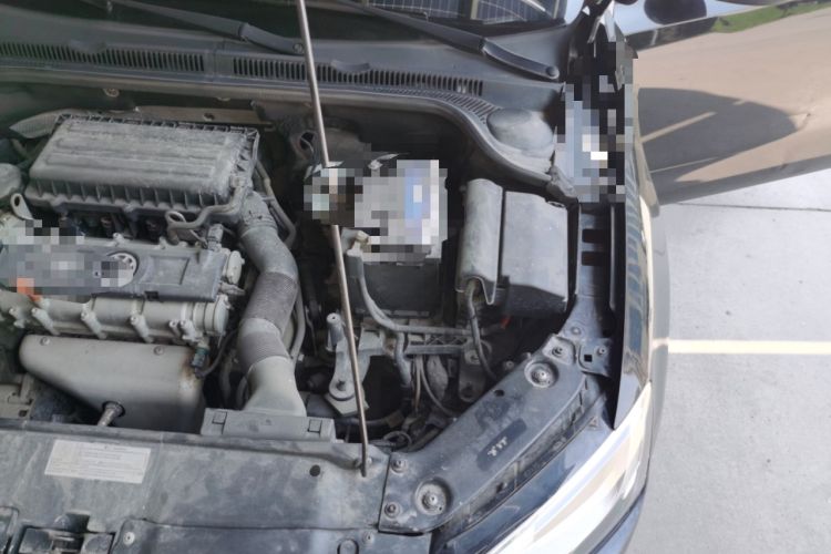 Used Volkswagen Sagitar 2014 1.6L Manual Comfort Model Engine Bay Left
