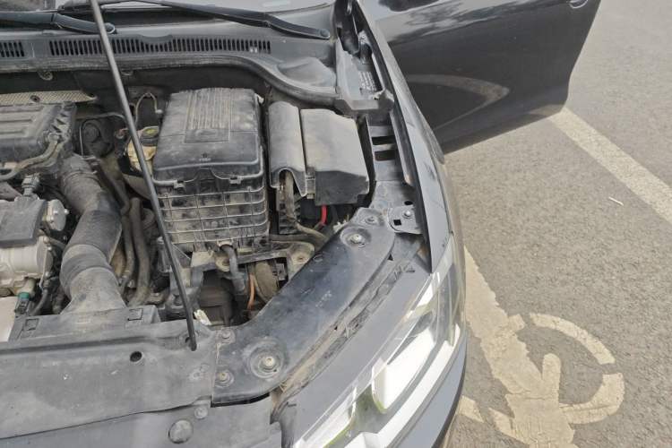 Used Volkswagen Sagitar 2014 1.6L Automatic Comfort Model Engine Bay Left
