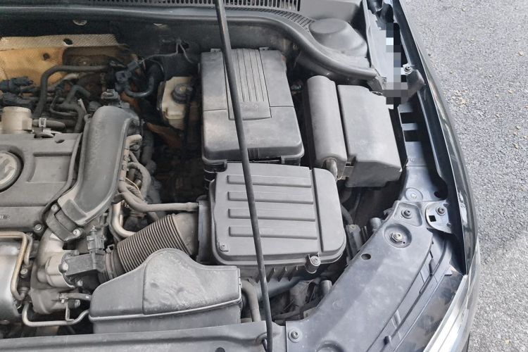 Used Volkswagen Sagitar 2014 1.4TSI Automatic Luxury Model Engine Bay Left