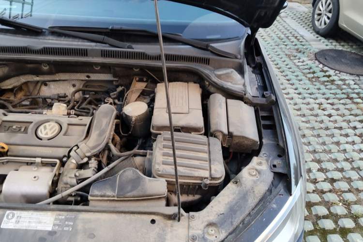 Used Volkswagen Sagitar 2014 1.4TSI Automatic Luxury Model Engine Bay Left