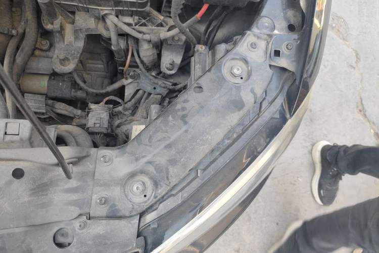 Used Volkswagen Sagitar 2014 1.6L Automatic Comfort Model Engine Bay Left