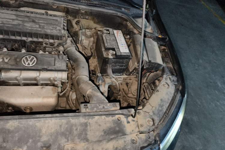 Used Volkswagen Sagitar 2014 1.6L Manual Comfort Model Engine Bay Left