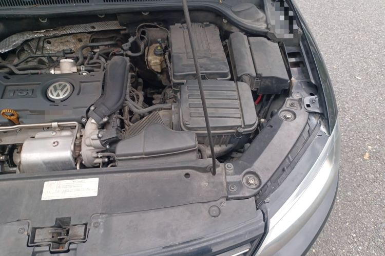 Used Volkswagen Sagitar 2014 1.4TSI Automatic Luxury Model Engine Bay Left