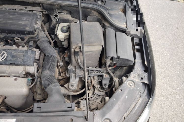 Used Volkswagen Sagitar 2014 1.6L Manual Comfort Model Engine Bay Left
