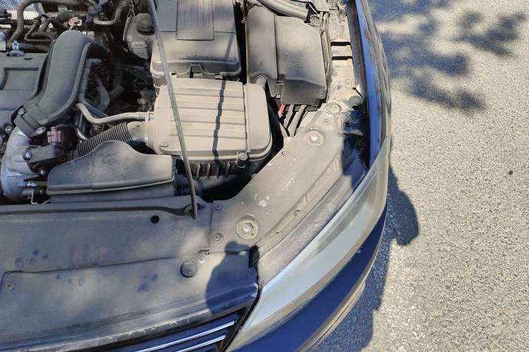 Used Volkswagen Sagitar 2014 1.4TSI Automatic Luxury Model Engine Bay Left