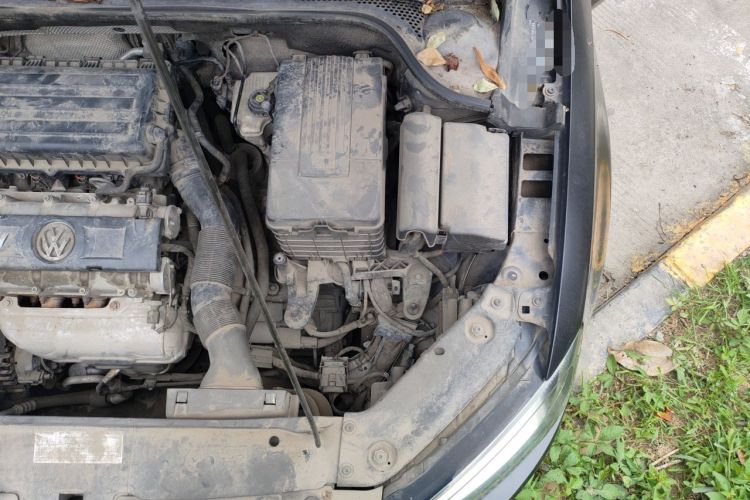 Used Volkswagen Sagitar 2014 1.6L Automatic Comfort Model Engine Bay Left