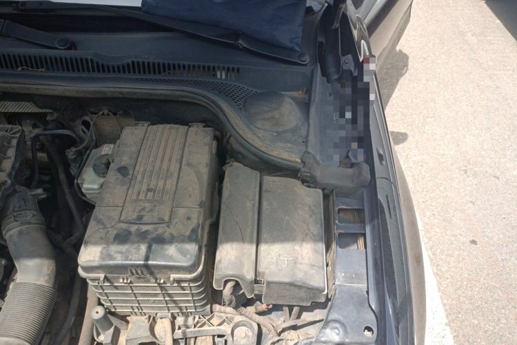 Used Volkswagen Sagitar 2014 1.6L Automatic Comfort Model Engine Bay Left