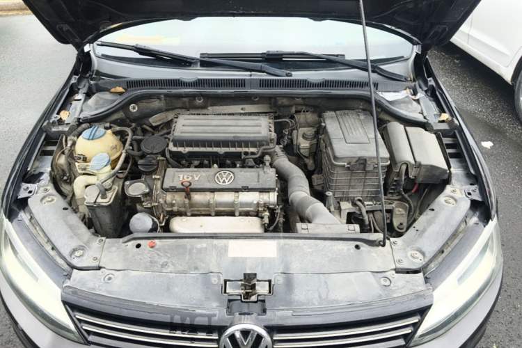 Used Volkswagen Sagitar 2014 Revised Version 1.6L Automatic Comfort Edition Engine Bay
