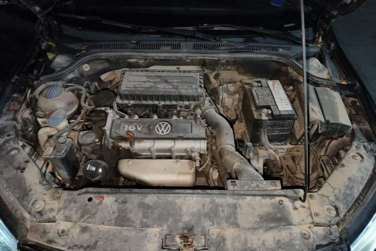 Used Volkswagen Sagitar 2014 1.6L Manual Comfort Model Engine Bay