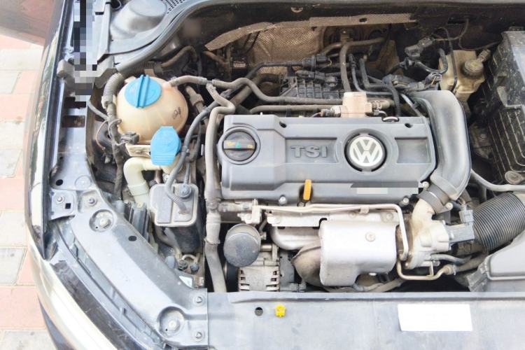 Used Volkswagen Sagitar 2014 1.4TSI Automatic Luxury Model Engine Bay Right