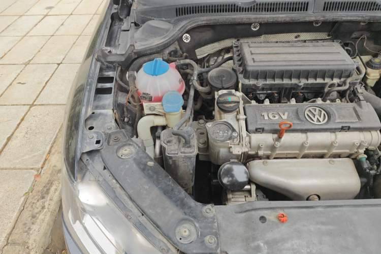 Used Volkswagen Sagitar 2014 1.6L Automatic Comfort Model Engine Bay Right
