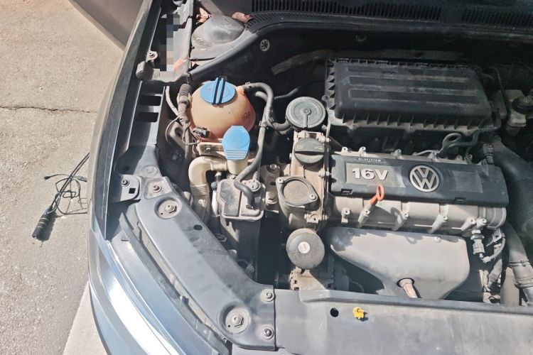 Used Volkswagen Sagitar 2014 Revised Version 1.6L Automatic Comfort Edition Engine Bay Right