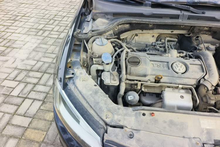 Used Volkswagen Sagitar 2014 1.4TSI Manual Luxury Model Engine Bay Right