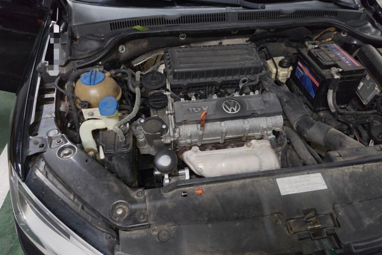 Used Volkswagen Sagitar 2014 1.6L Manual Comfort Model Engine Bay Right