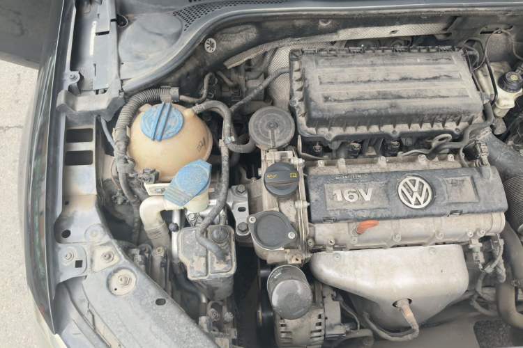 Used Volkswagen Sagitar 2014 1.6L Automatic Comfort Model Engine Bay Right