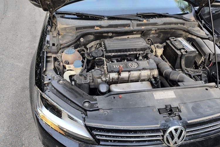 Used Volkswagen Sagitar 2014 Revised Version 1.6L Manual Comfort Edition Engine Bay Right