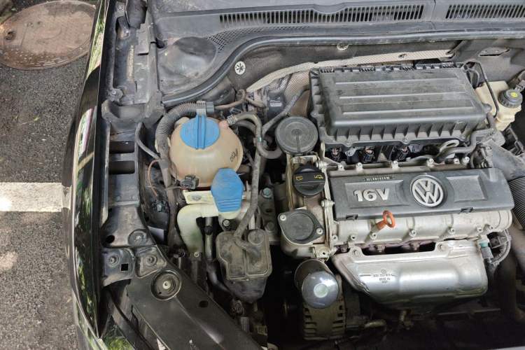Used Volkswagen Sagitar 2014 Revised Version 1.6L Manual Comfort Edition Engine Bay Right