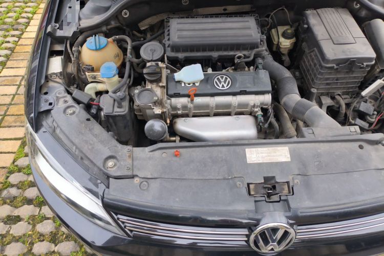 Used Volkswagen Sagitar 2014 1.6L Automatic Comfort Model Engine Bay Right