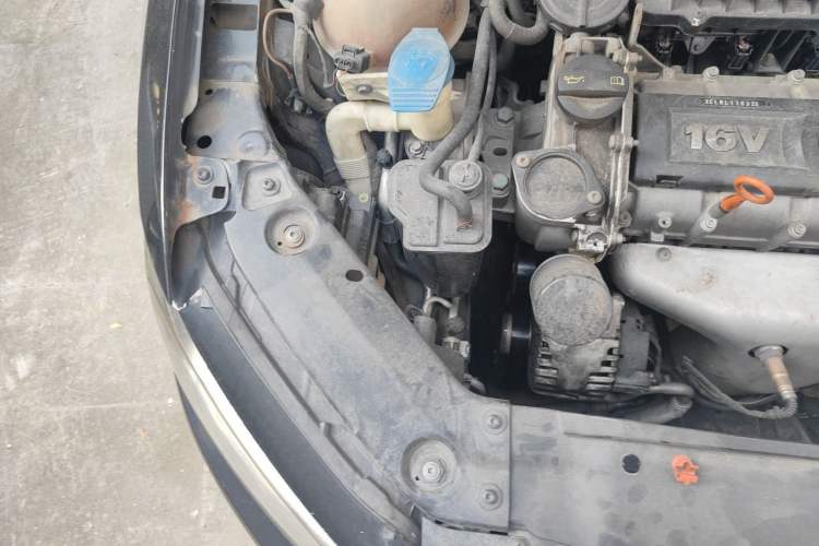 Used Volkswagen Sagitar 2014 1.6L Automatic Comfort Model Engine Bay Right