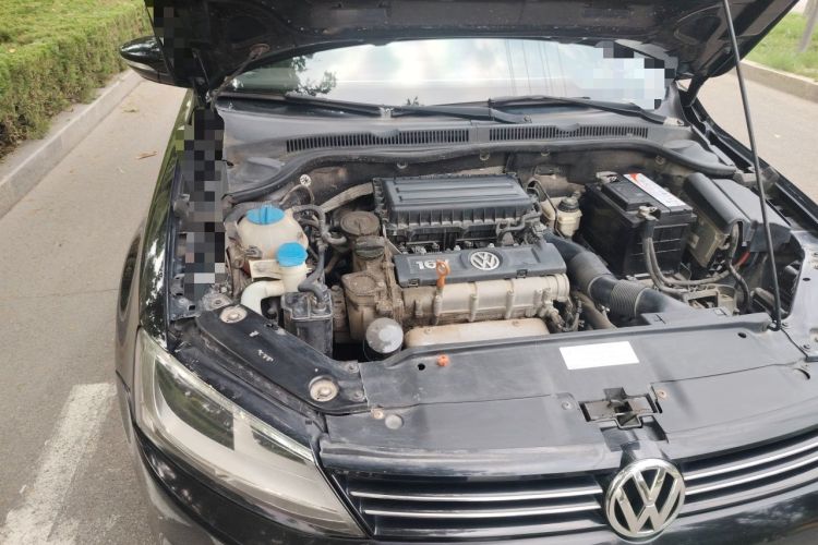Used Volkswagen Sagitar 2014 Revised Version 1.6L Manual Comfort Edition Engine Bay Right