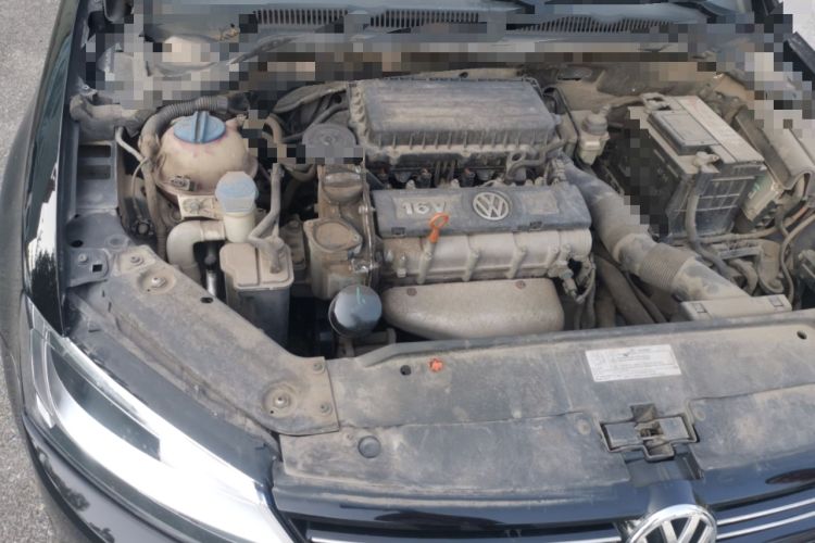 Used Volkswagen Sagitar 2014 1.6L Manual Comfort Model Engine Bay Right