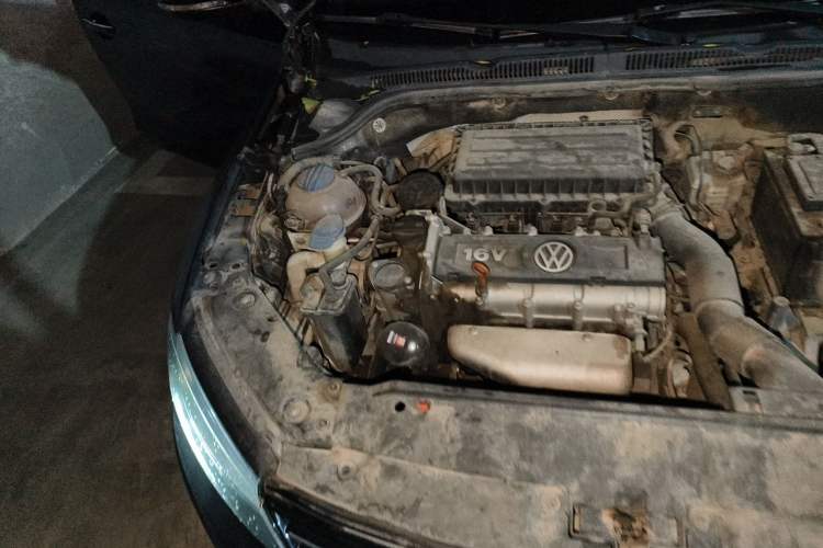 Used Volkswagen Sagitar 2014 1.6L Manual Comfort Model Engine Bay Right