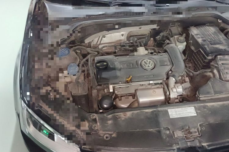 Used Volkswagen Sagitar 2014 1.4TSI Automatic Luxury Model Engine Bay Right