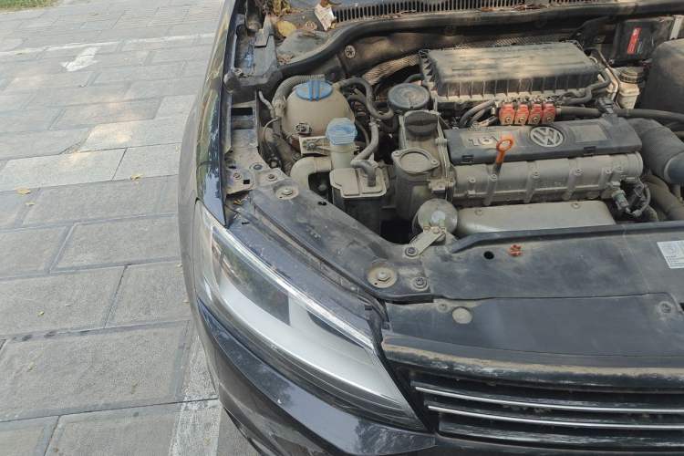 Used Volkswagen Sagitar 2014 1.6L Manual Comfort Model Engine Bay Right