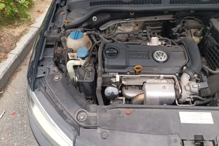 Used Volkswagen Sagitar 2014 1.4TSI Automatic Luxury Model Engine Bay Right