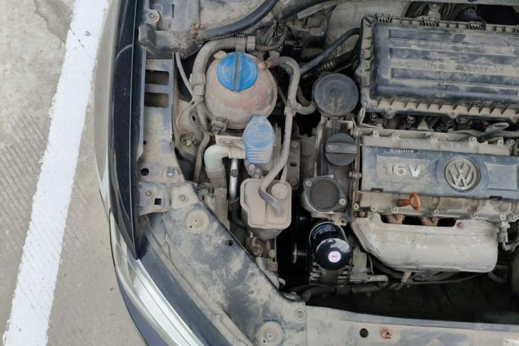 Used Volkswagen Sagitar 2014 1.6L Automatic Comfort Model Engine Bay Right