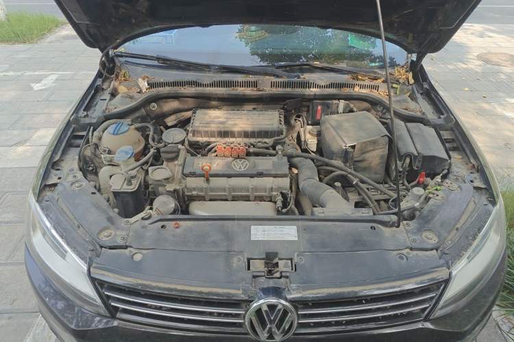 Used Volkswagen Sagitar 2014 1.6L Manual Comfort Model Engine Bay