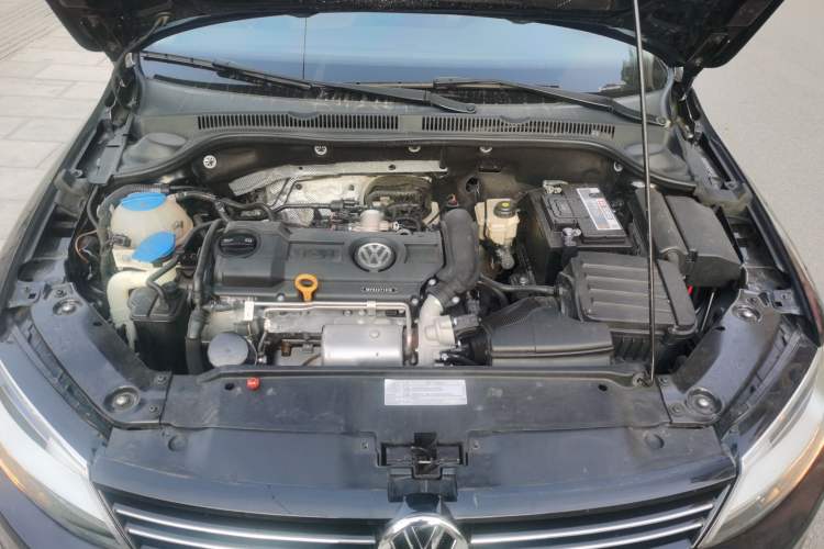 Used Volkswagen Sagitar 2014 Revised Version 1.4TSI Manual Luxury Edition Engine Bay