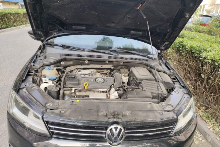 Used Volkswagen Sagitar 2014 Revised Version 1.4TSI Automatic Luxury Edition Engine Bay
