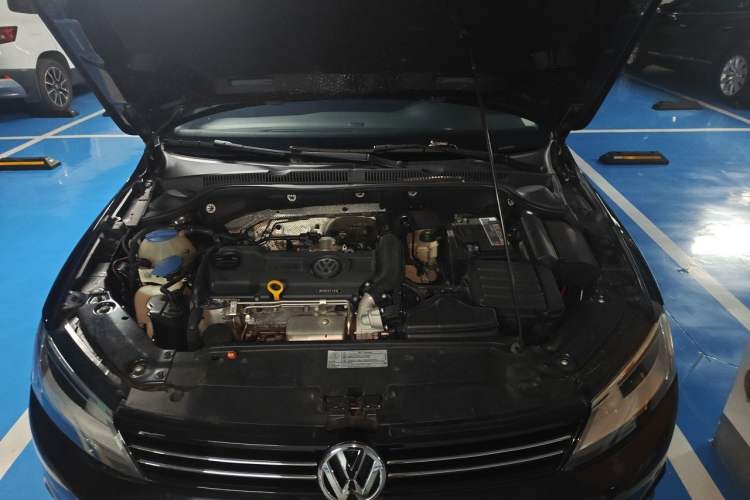 Used Volkswagen Sagitar 2014 Revised Version 1.4TSI Manual Luxury Edition Engine Bay