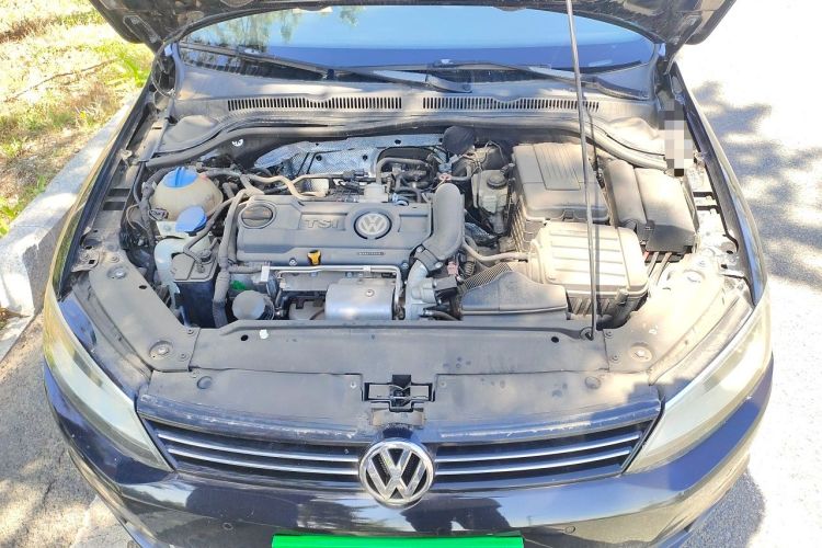 Used Volkswagen Sagitar 2014 1.4TSI Automatic Luxury Model Engine Bay