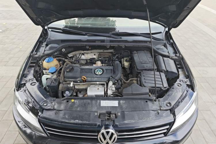 Used Volkswagen Sagitar 2014 Revised Version 1.4TSI Automatic Luxury Edition Engine Bay