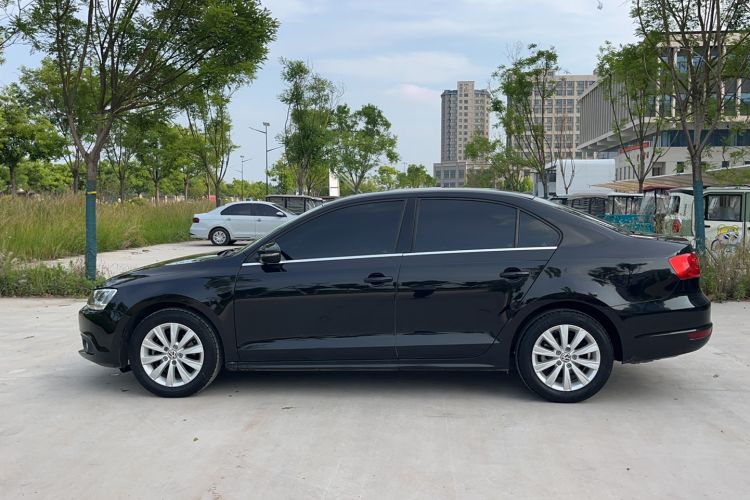 Used Volkswagen Sagitar 2014 1.6L Manual Comfort Model Exterior 5
