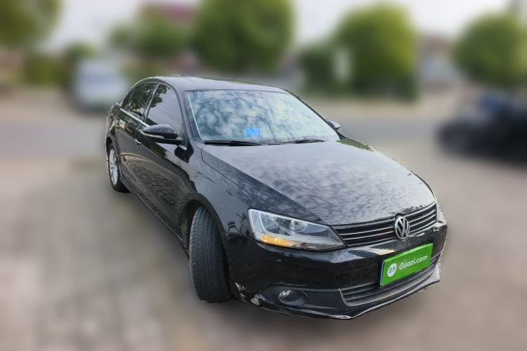 Used Volkswagen Sagitar 2014 1.4TSI Manual Luxury Model Front Right 45 Deg