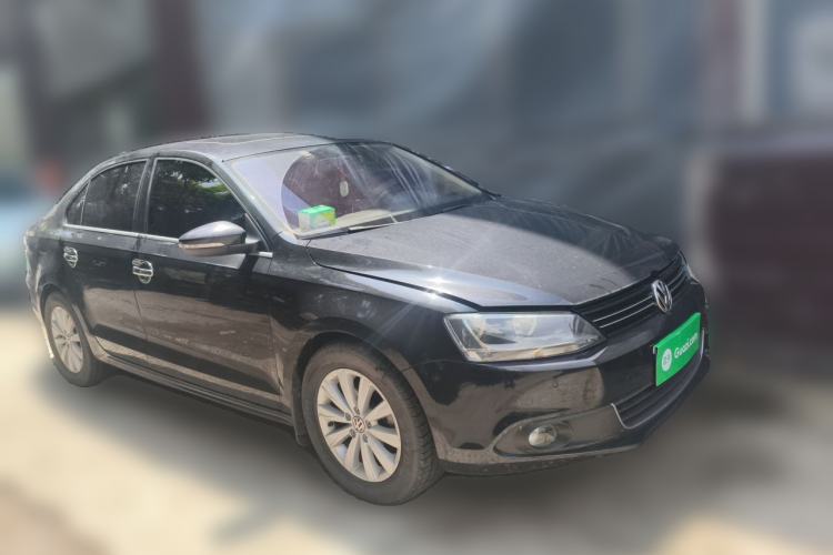 Used Volkswagen Sagitar 2014 1.4TSI Automatic Luxury Model Front Right 45 Deg