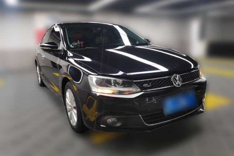 Used Volkswagen Sagitar 2014 1.4TSI Automatic Luxury Model Front Right 45 Deg