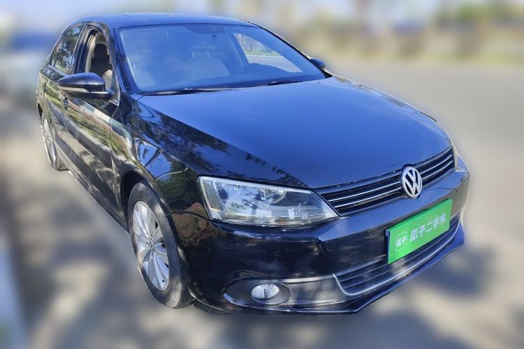 Used Volkswagen Sagitar 2014 1.4TSI Automatic Luxury Model Front Right 45 Deg