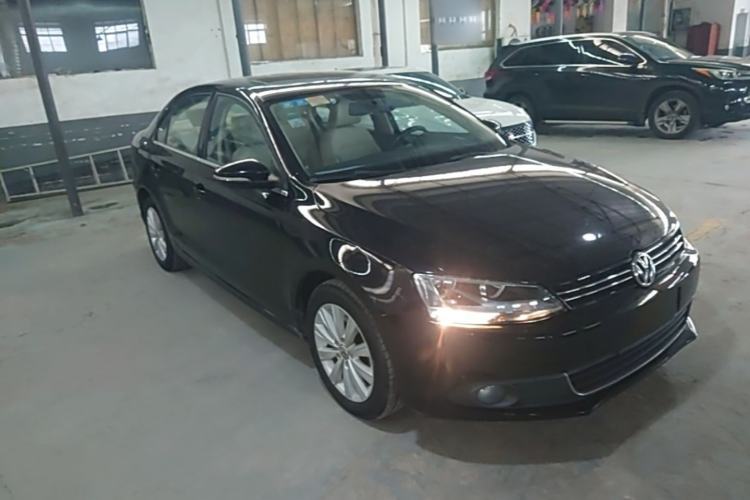 Used Volkswagen Sagitar 2014 Revised Version 1.4TSI Automatic Luxury Edition Front Right 45 Deg