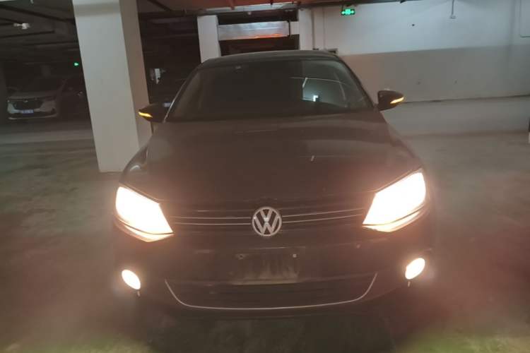 Used Volkswagen Sagitar 2014 Revised Version 1.6L Manual Comfort Edition Front
